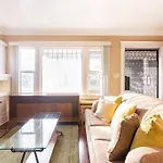 Charming Los Angeles Craftsman-Cottage House