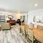 ৎ୭ Valley Village Privacy Lux ৎ୭