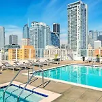 Modern Loft In Dtla - Rooftop Pool & Free Parking!