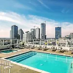 Modern Loft In Dtla - Rooftop Pool & Free Parking!