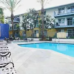 The Moonstone - Cozy Marina Side Garden View Pool And Gym