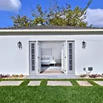 Beautiful 4 Bed Home + Jacuzzi