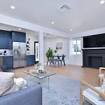 Beautiful 4 Bed Home + Jacuzzi
