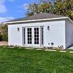 Beautiful 4 Bed Home + Jacuzzi