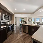 Blue Topaz Retreat - Spacious 3Br Gorgeous City Views