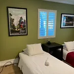 Private Room In Los Angeles With Wifi And Ac And Private Fridge!!!