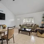 ৎ୭bright & Gorgeous Canoga Park Guesthouseৎ୭