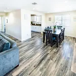 Large 2 Levles 5 Bedroom With 3 Bathroom And 2 Parking