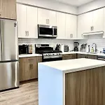 New One Bedroom Penthouse, Silver Lake + Parking!