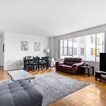 Spacious 2 Bedroom 2 Bathroom Unit Great Location