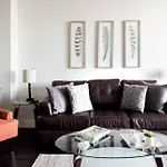 Super Quiet Apartment In Full Service Bldg Near Ucla