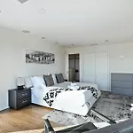 New Listing Stunning Jetliner View Private Spa
