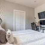Gorgeous Dtla W/ View + Hot Tub!
