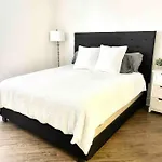 Spacious 2 Bedroom Venice Beach Villa