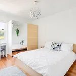Fabulous For Families & Business 5/3 + 1/1 Studio