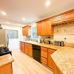 Beverly Hills-Neighboring 2-Br Home - Doh1