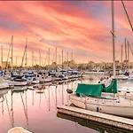 Luxury Space In The Marina