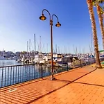 Luxury Space In The Marina