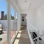 Exclusive 2Bd 3Ba With Balcony