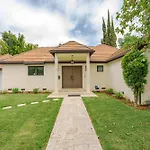 Exquisite Oasis Near Universal Studios With Large Pool