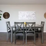 Hollywood 2Bed Apt W Rooftop Pool & Panoramic View