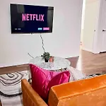 Marina Perfect 1 Bd,Pool,Parking,Center