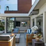 Hollywood Hills Oasis: The Ultimate Luxury Retreat
