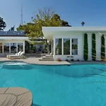 Hollywood Hills Oasis: The Ultimate Luxury Retreat