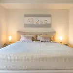 Charming Luxury Apartment With Hollywood Sign View