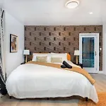 Luxurious Bel Air Home W/ Jacuzzi! 2Bd 2Ba