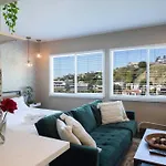 Hollywood Glamour: Studio Gem With Cityscape Vibes
