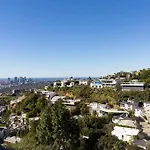 Hollywood Glamour: Studio Gem With Cityscape Vibes