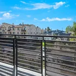 Deluxe Modern 2-Bedroom Condo W/ Roof Deck!