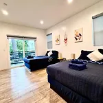 4Br/4Br Modern House At Mid-City