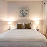 Tulip - 2 Bedroom Apartment In West Hollywood