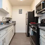 Sleeps 5 Major Attractions Mins Away 1 Bedroom