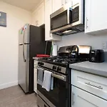 Sleeps 5 Major Attractions Mins Away 1 Bedroom