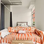 Spacious Dtla Home With 2 Bed, Free Parking And Pool
