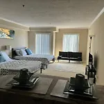 Perfect Hollywood Blvd Stay