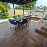 Beautiful Encino House With Backyard, Deck & Patio