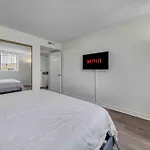 Spacious 2 Bedroom Retreat Near Beverly Hills With Free Parking