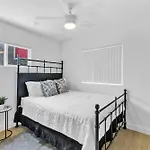 Newly Renovated 3Bed, 2Bath Apartment In Santa Monica