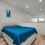 One-Bedroom Loft Retreat With Modern Kitchen & Central Ac In The Heart Of Hollywood