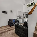 Stylish Modern One Bedroom Hollywood Loft With In Unite Washer Dryer & Balcony