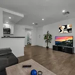 Stylish One-Bedroom Retreat With Central Ac & Free Parking In The Heart Of Hollywood