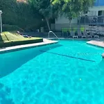 Elegant Hollywood Condo With Balcony & Pool