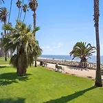 Three Bedroom Apartment With Dramatic Sunsets And Ocean Views