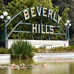 The Crescent Hotel Beverly Hills, Sonder