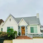 Gated Contemporary 3 Bedroom - 2 Bathroom Home In South La Plus Parking