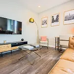Spacious 3Bd 3Ba With Iconic Hollywood Sign Views From Balcony & Roofdeck!